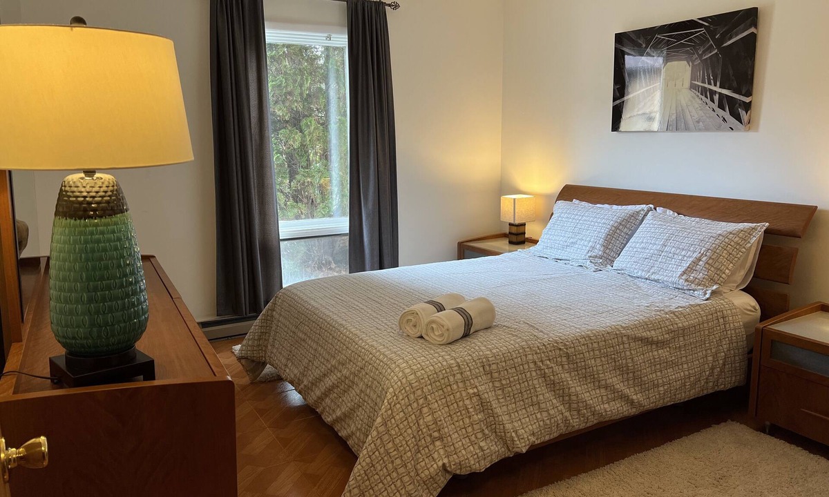 Hunter Condo | Slopeside Condo with indoor fireplace