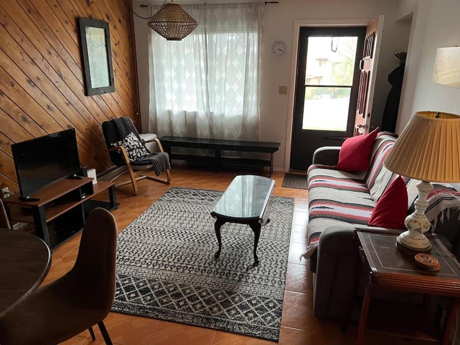 Hunter Apartment | Slopeside Condo with indoor fireplace