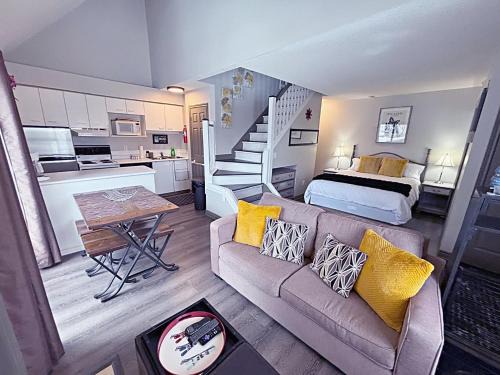 Craigleith Apartment | Slopeside Loft at North Creek Resort