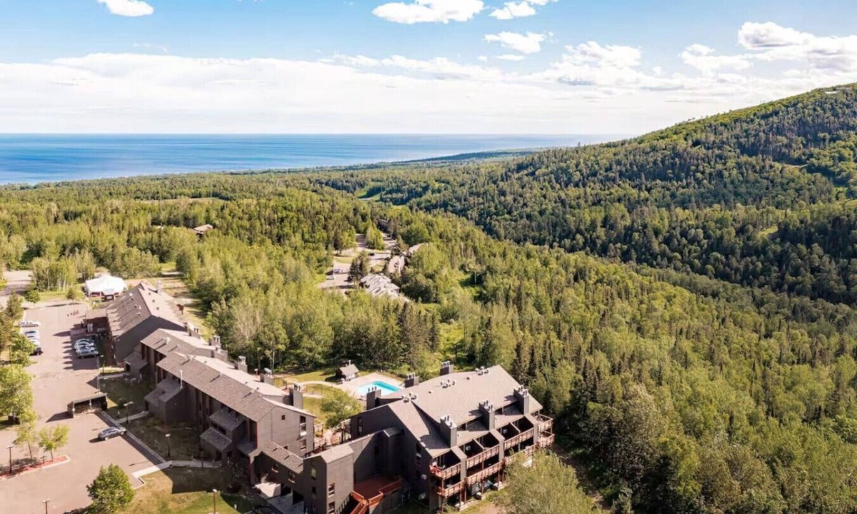 Lutsen House | Slopeside North Shore Views | Ski-In/Ski-Out | Hot Tub