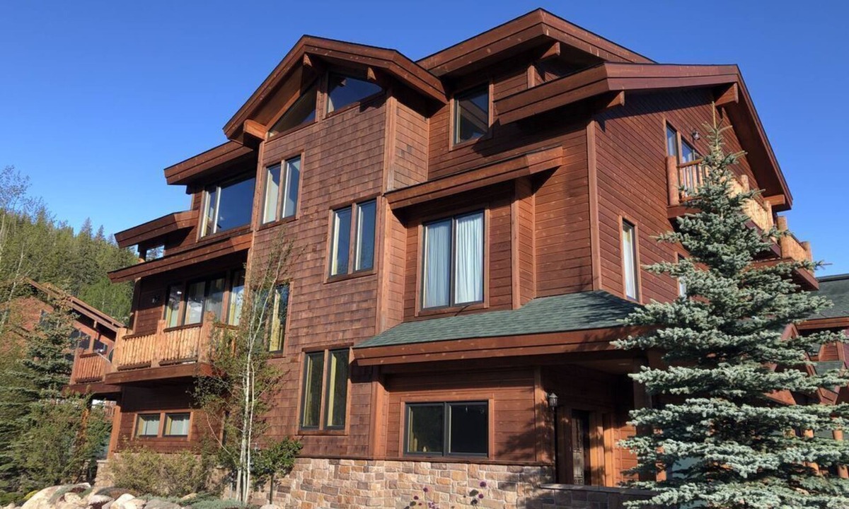 Old Town House | ♥ Slopeside Retreat | Large & Built For Families | Sleeps 17! | Ski Hill Views