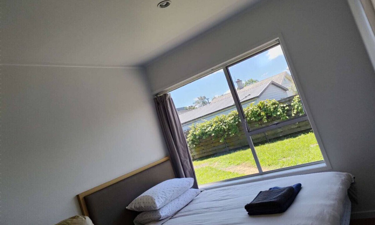 Epsom Apartment | Small 2 bedroom flat 7a Rangiatea Road