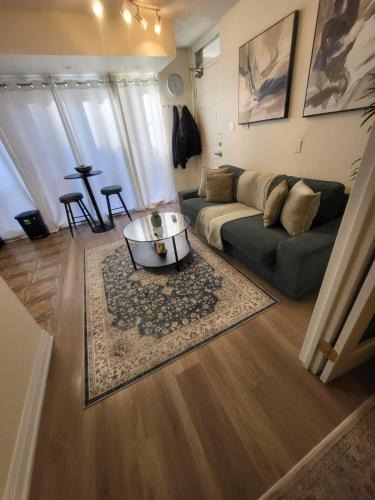St. Catharines House | Small Apartment for 2