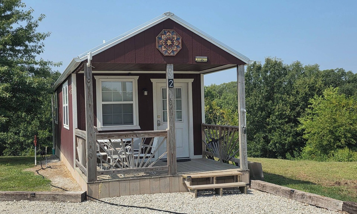Buchanan County Cabin | Small Cabin on the Farm