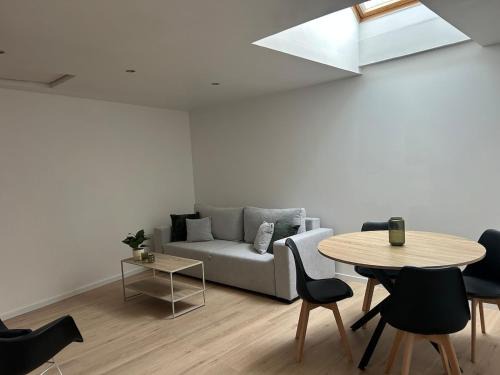 Chateau-Gontier House | Small, cozy, and modern house
