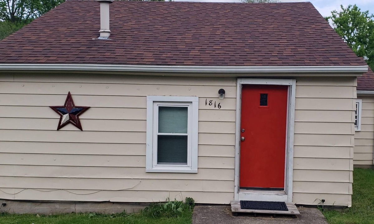 Fairborn House | Small cozy home! Close to Wright Patterson AFB and Wright State University!