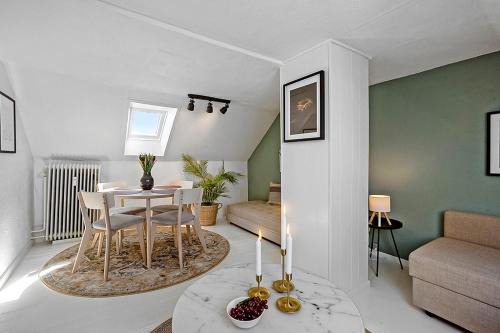 Aalborg Apartment | Small, cozy penthouse with free parking