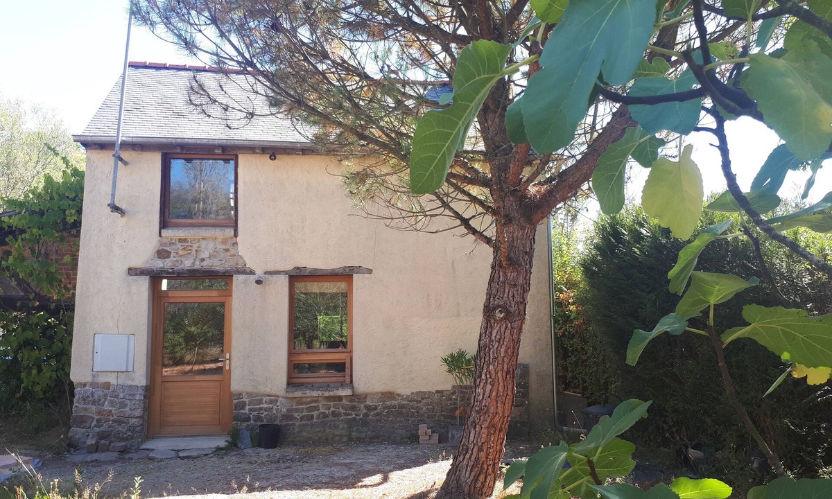 Gahard House | Small earthen house in the Gallo countryside