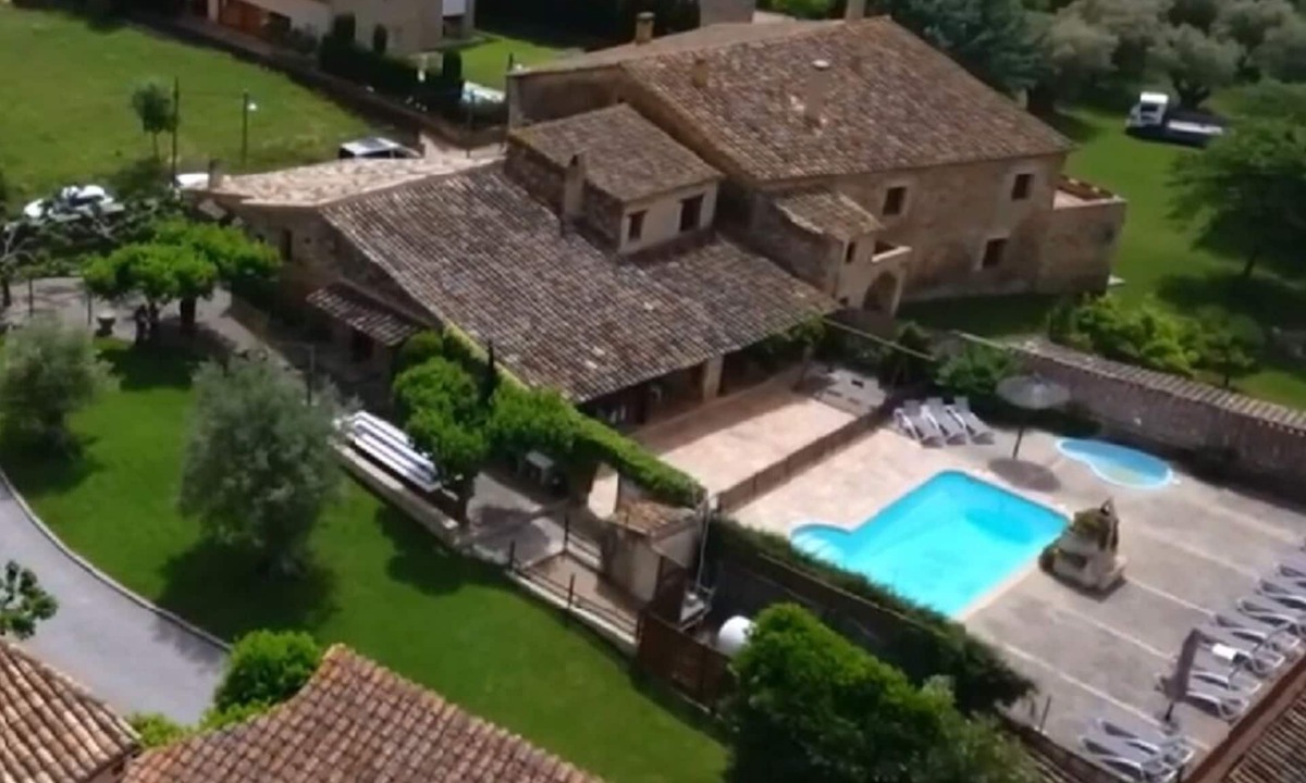 Llampaies House | Small Cottage 15 people, communal pool, barbecue, Costa Brava at 17 km