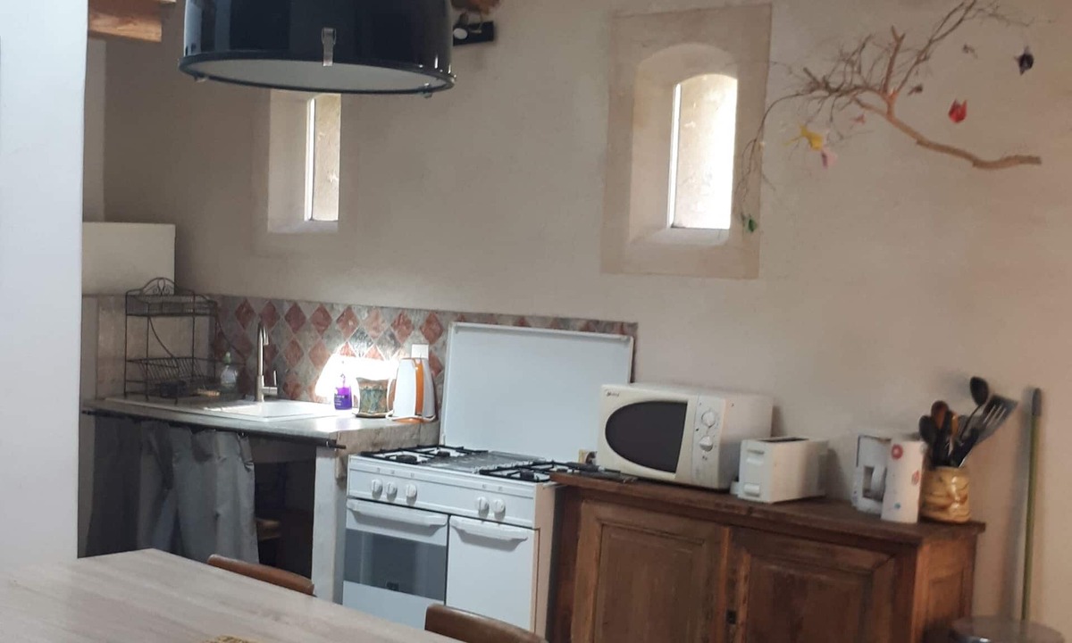 Saint-Etienne-les-Orgues Apartment | Small artist's house