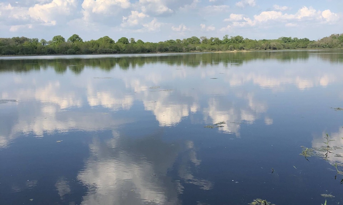 Chammes House | Small stone house near a pond