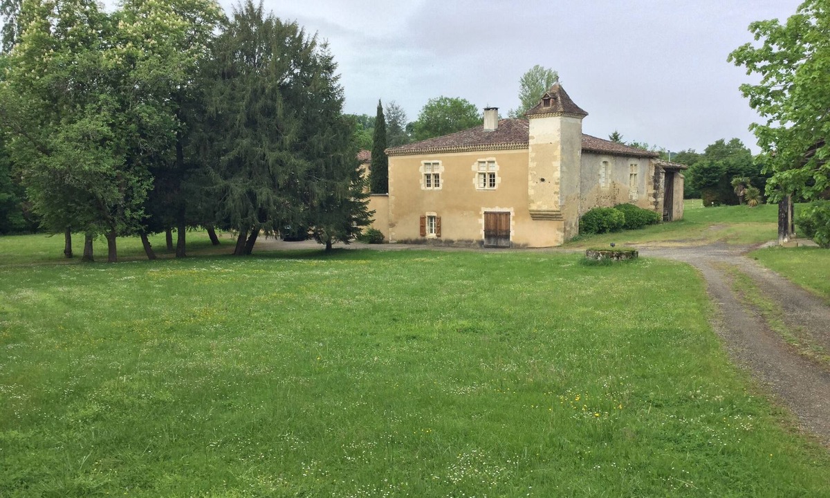 Auch House | Small Gascon castle