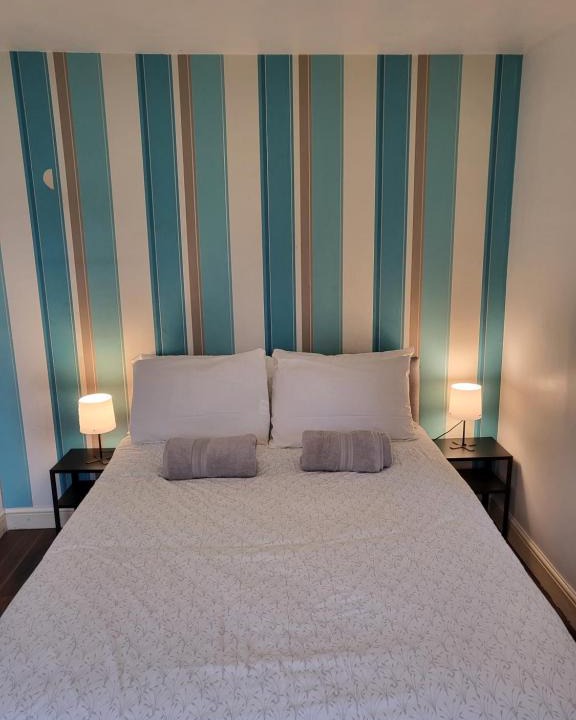 Easton House | Small house for small group