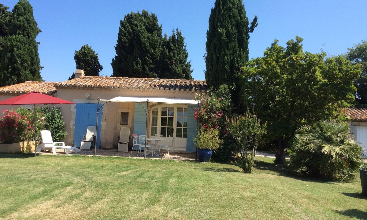 Arles Other | Small house in 43 acres