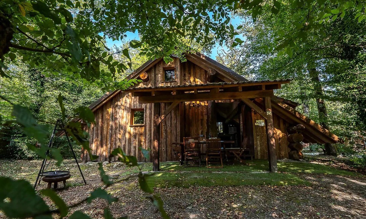 Burnhaupt-le-Haut Ski Chalet | Small Log Cabin for 5 People