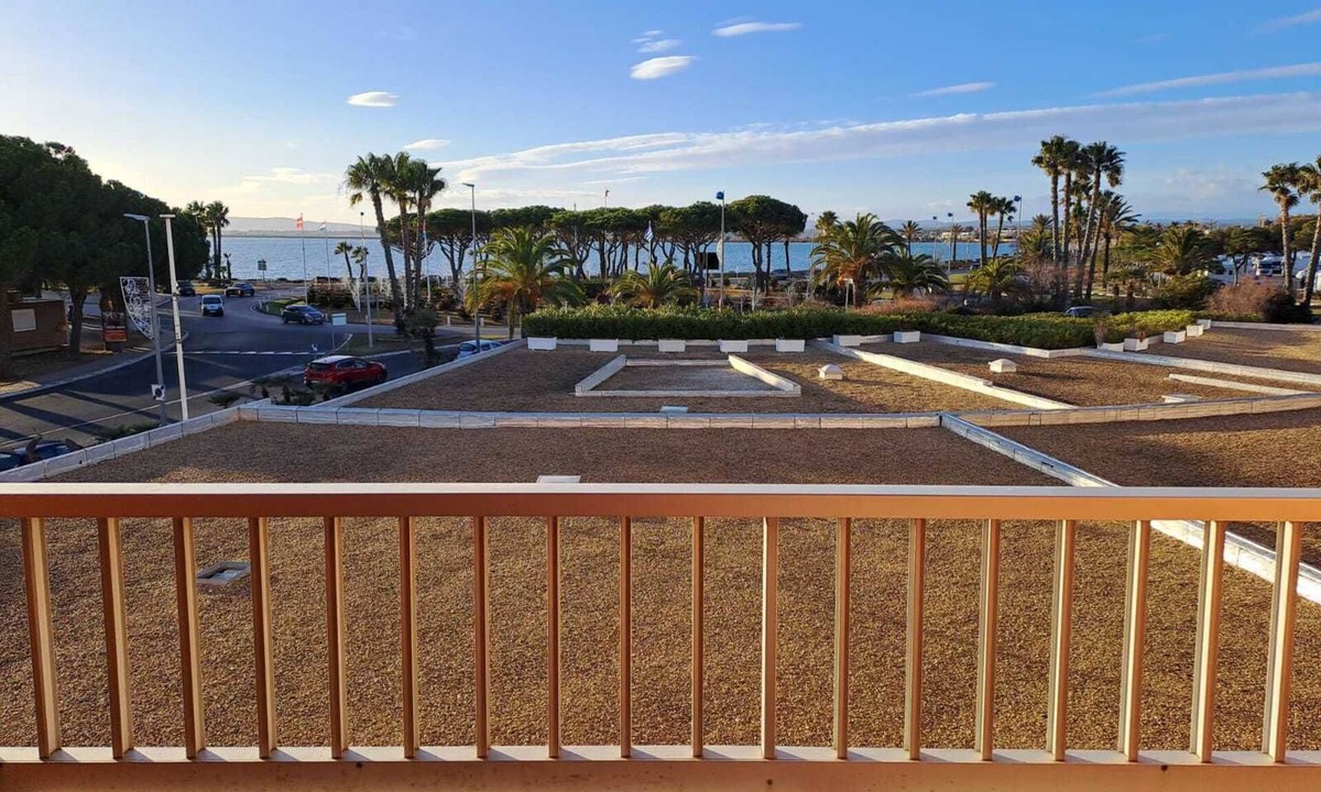 Palavas-les-Flots Apartment | Small nest overlooking the ponds