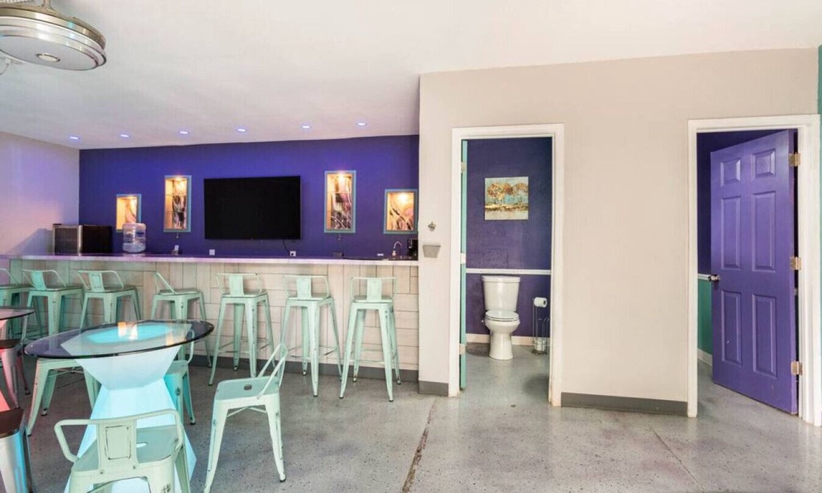 Highland Park House | Small Party Space w/Oversized Deck/Yard & 3-bed/5 bath house