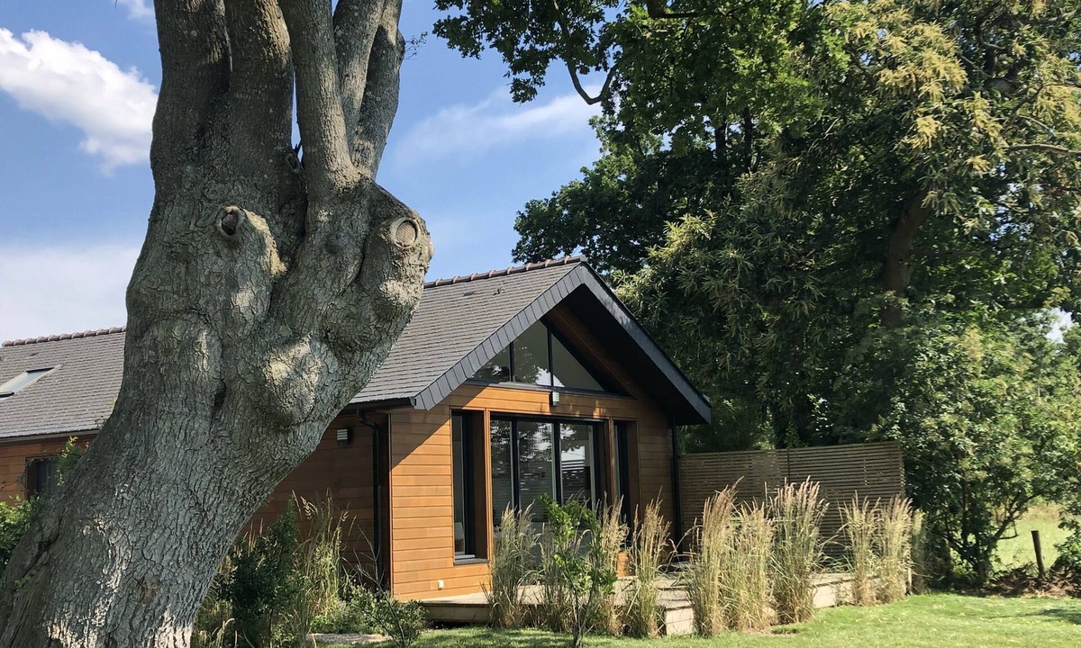 Plescop House | Small peaceful corner between land and sea