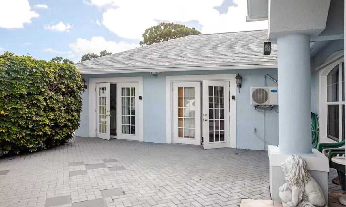 Florida Ridge House | Small Studio apartment