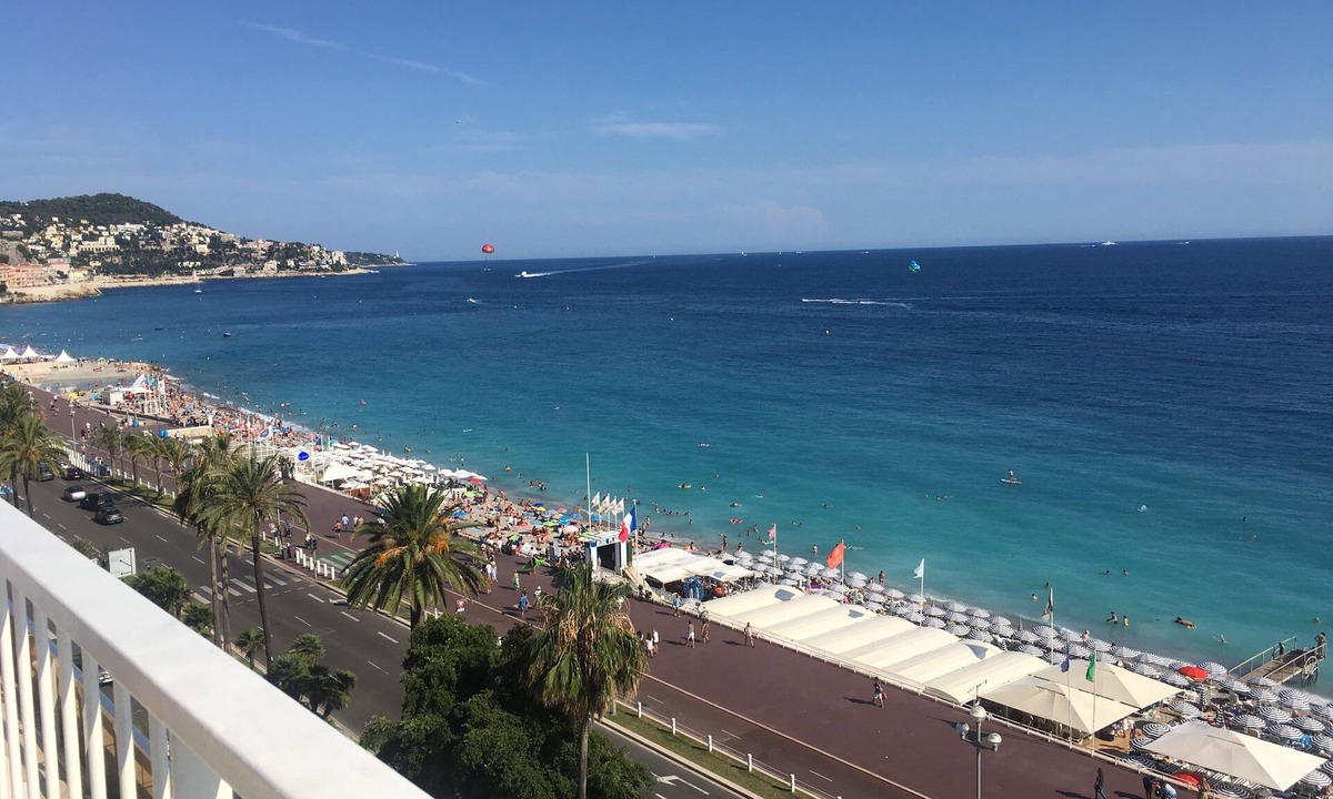 Carre d'Or Apartment | Small studio by the sea