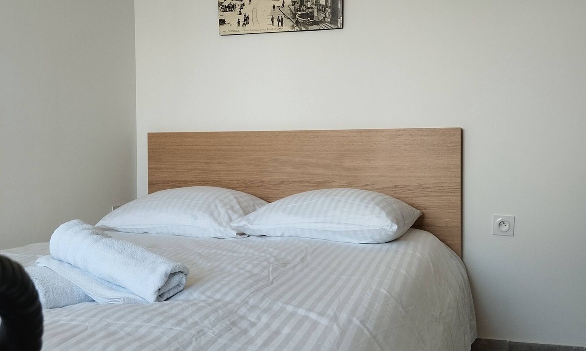 Le Pont-de-Claix Apartment | Small studio le pont de claix