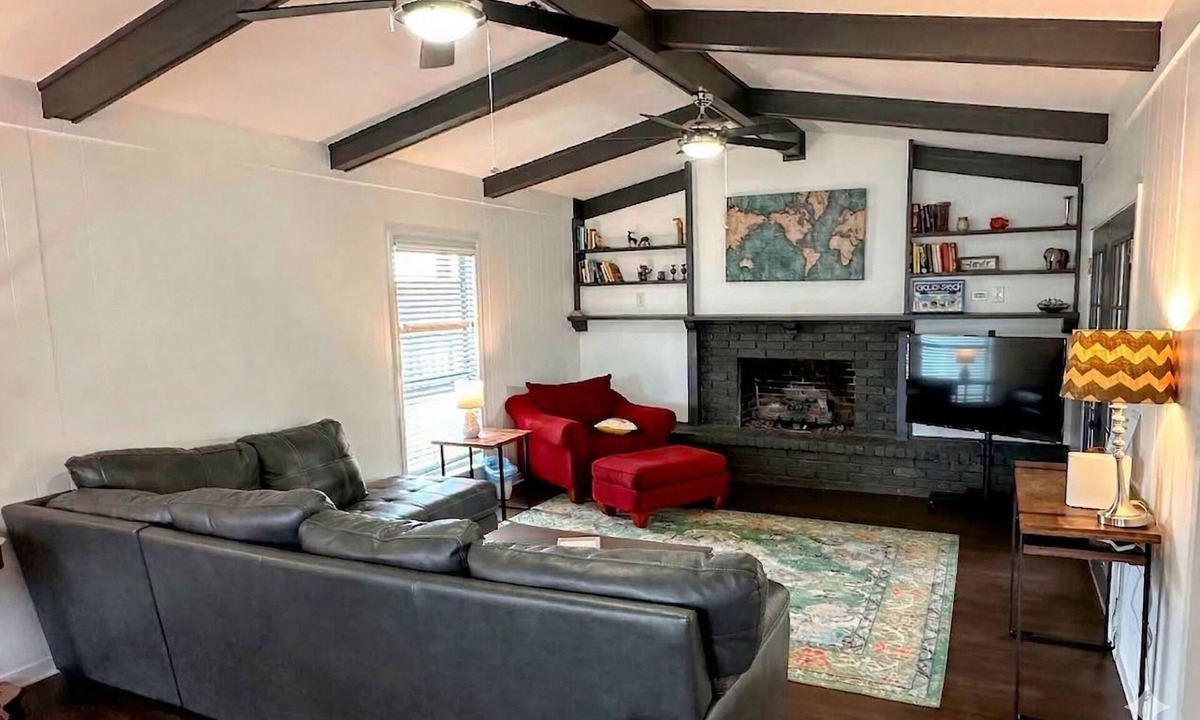 Taylor House | Small Town, Big House in Taylor TX