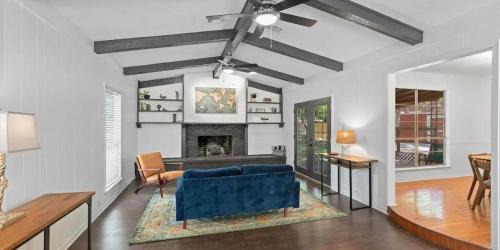Taylor House | Small Town, Big House - Sleeps 8!