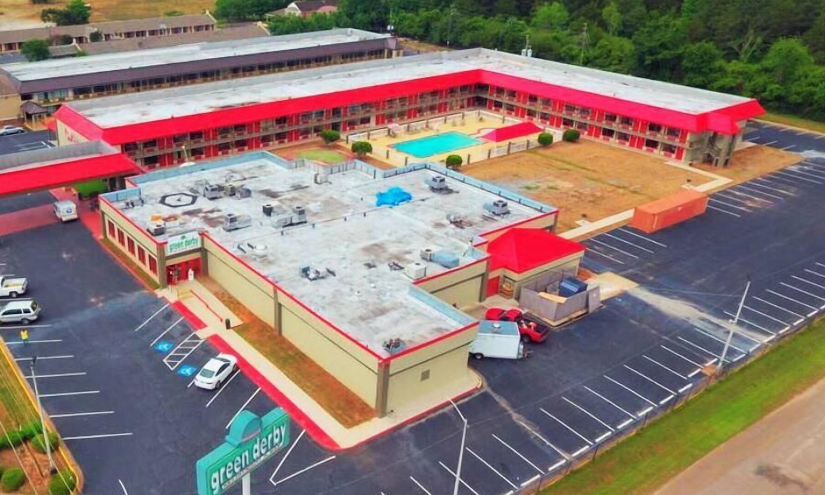 Perry House | Small Town Charm! 4 Comfy Units, Parking