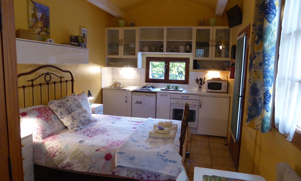 Rognonas Apartment | Small well equipped Studio Apartment with Air Conditioning