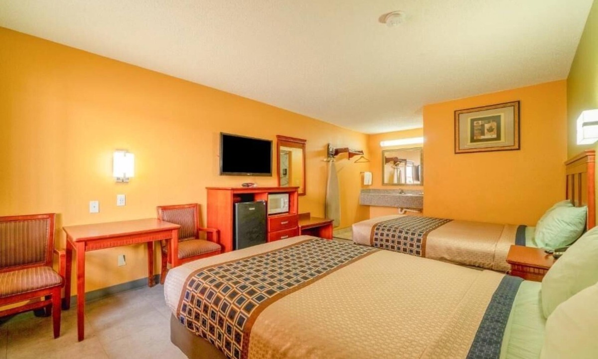 Denver City Hotel | Smart 4-Room Escape w/2 Full Beds & Easy Access to Local Attractions