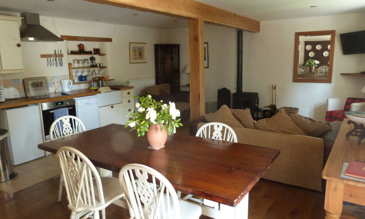 Newton Saint Cyres House | Smart barn conversion. Perfect touring location, for beaches, moors & Cornwall