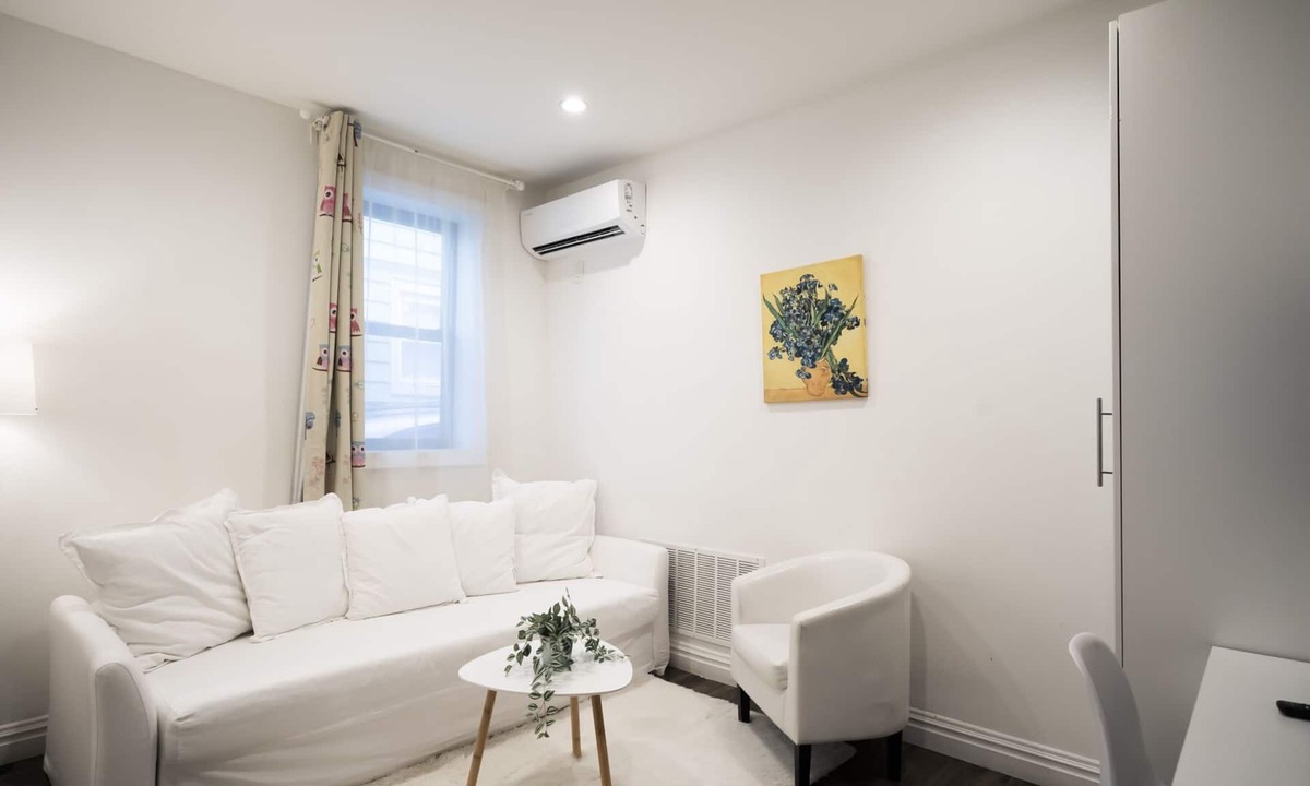 East Flushing House | Smart Home with Skylight! 1500 sqft Deck!