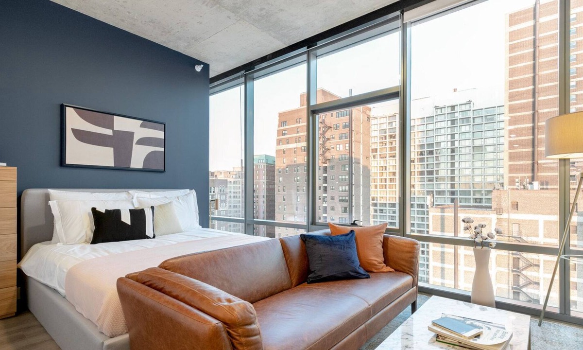 Lake View East Apartment | Smart Lakeview Studio, walk to Lakefront & Lincoln Park, by Blueground