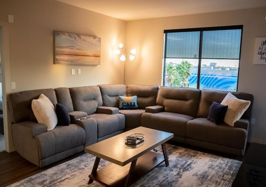 Platinum Triangle Apartment | Smart & Luxurious ~ Mins to Disney ~ Queen Beds