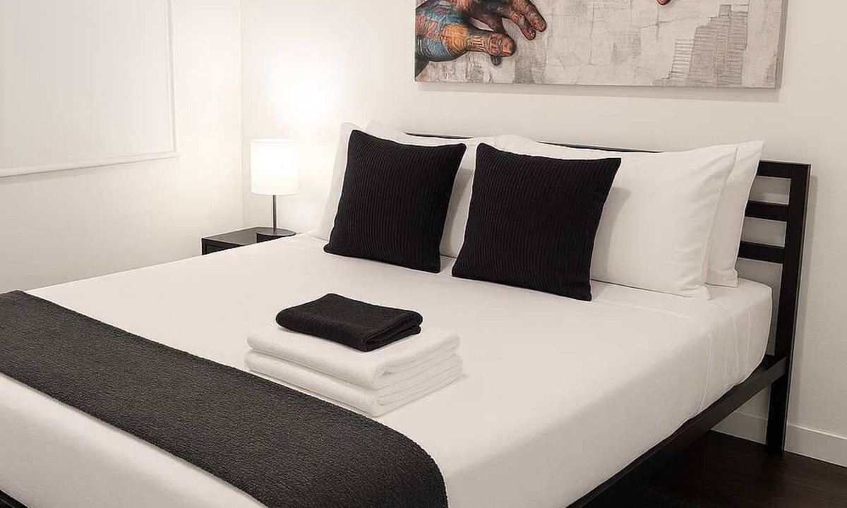 Near South Side Apartment | Smart Simple and Spacious 4BR Apt