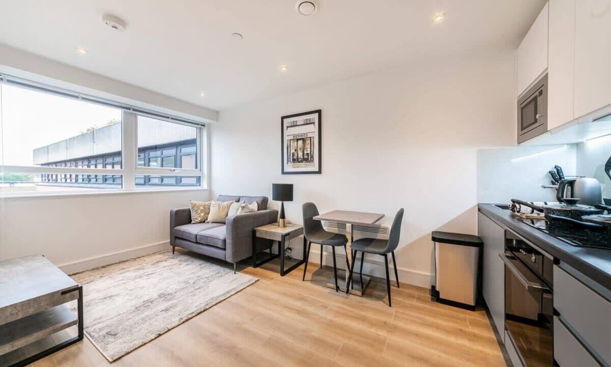 East Grinstead Apartment | Smart Studio Apartment in Central East Grinstead