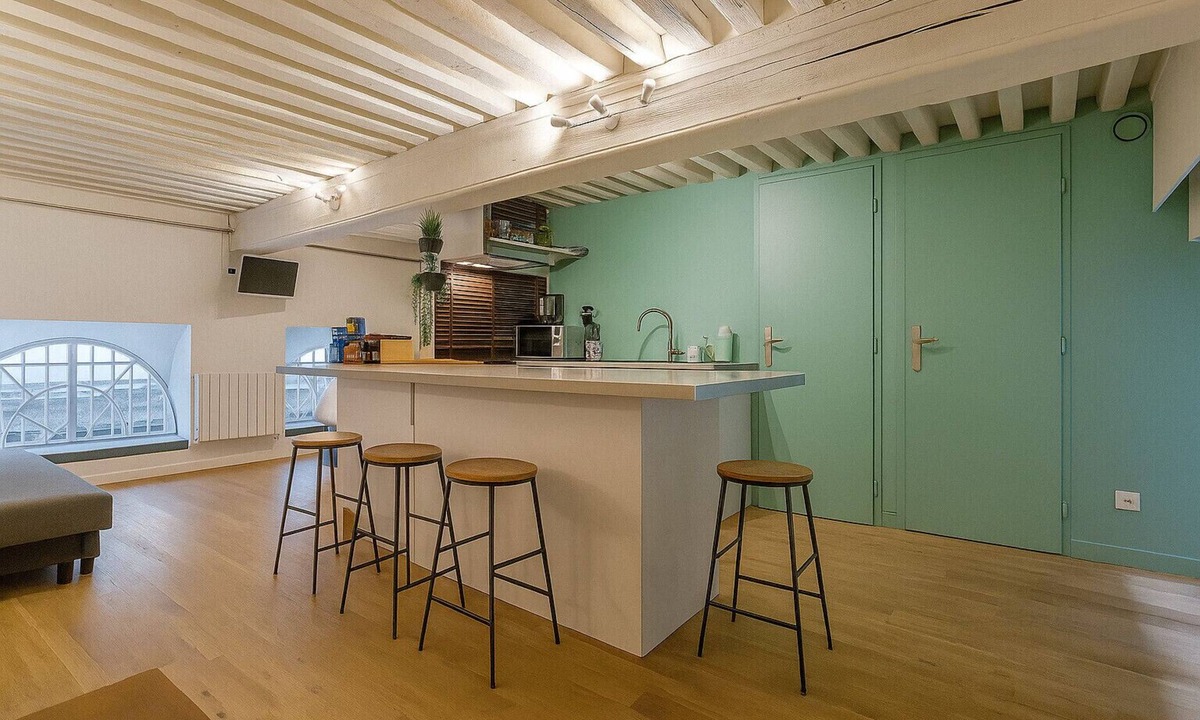 1st Arrondissement Apartment | Smartstay Chardonnay - Downtown