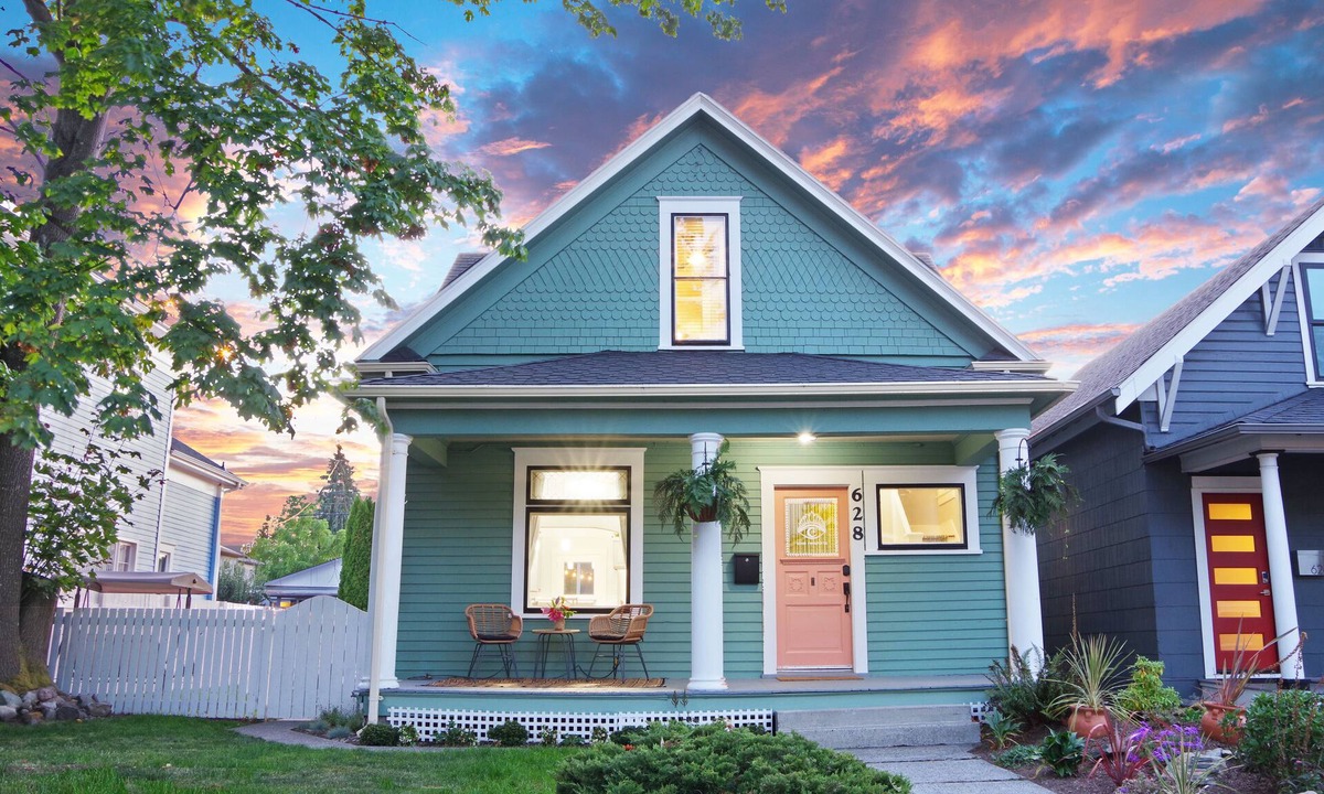 Central Tacoma House | Smile more ツ at this 4 bed, 2 bath gem
