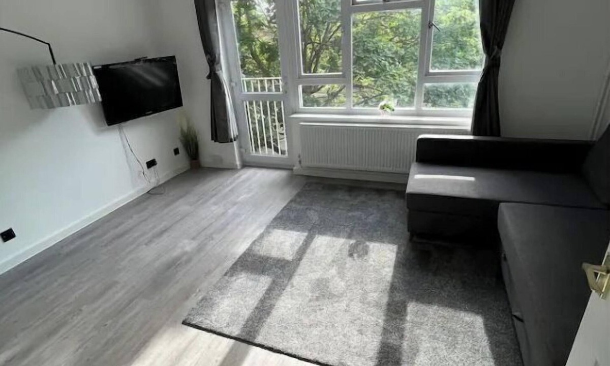 Greenford Broadway House | Smith Farm Apartment