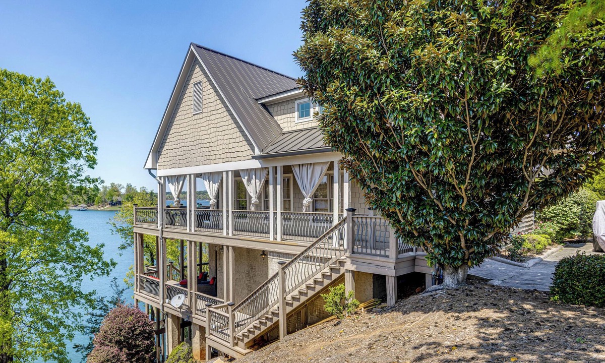 Bremen House | Smith Lake Luxe Retreat | Pool, Coffee & Cocktails