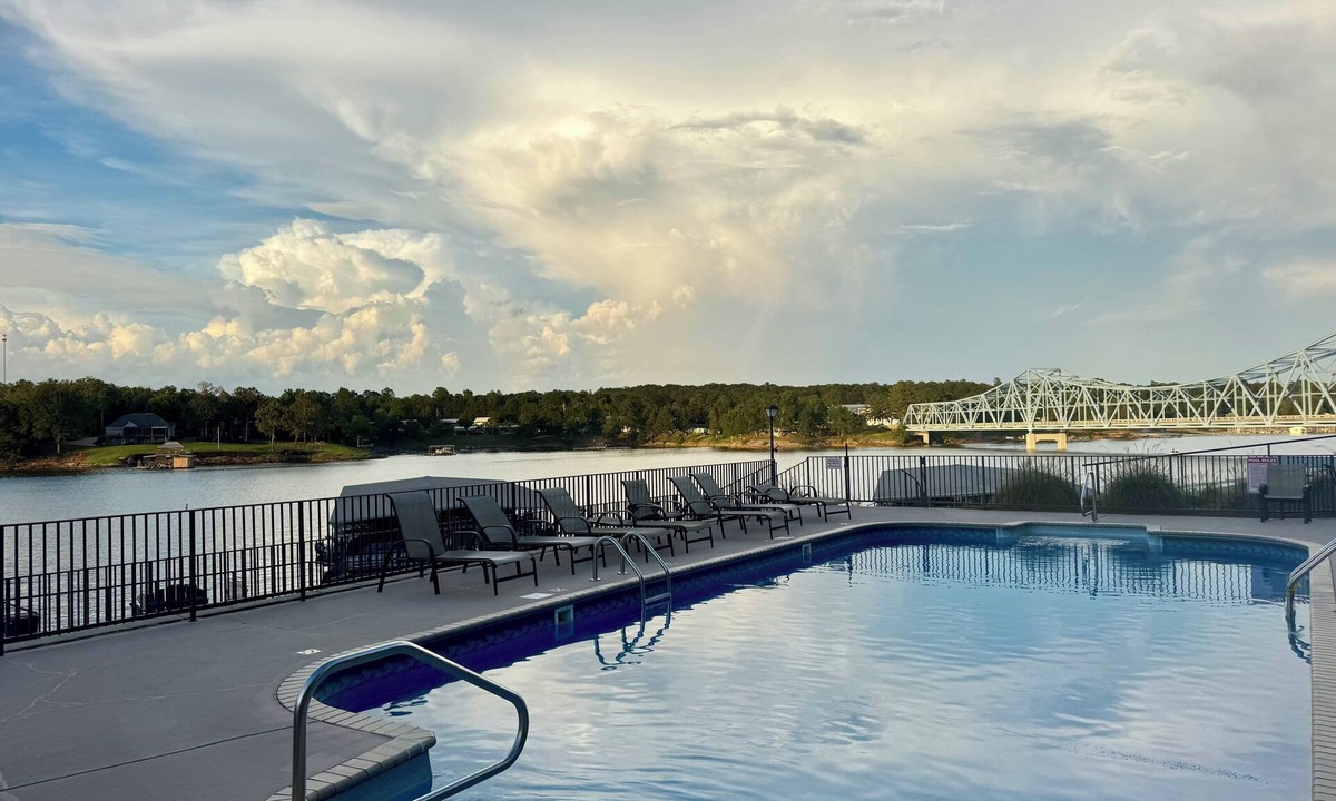 Jasper Condo | Smith Lake Stay with water views, pool and spa bath 3bd 2bath