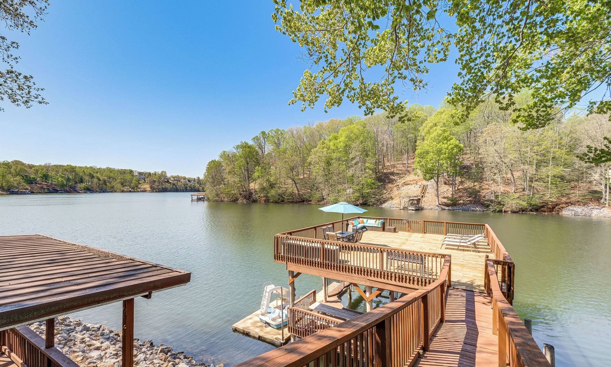 Westlake Corner Cottage | Smith Mountain Lake House w/2-story Boat Dock!