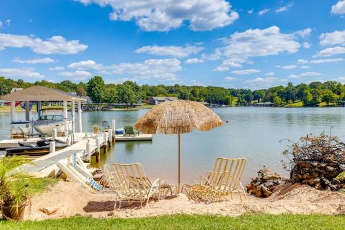 Huddleston Apartment | Smith Mountain Lake Retreat with Private Beach!