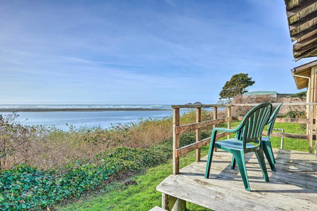 Smith River House | Smith River Vintage Cabin Oceanfront Deck and Views