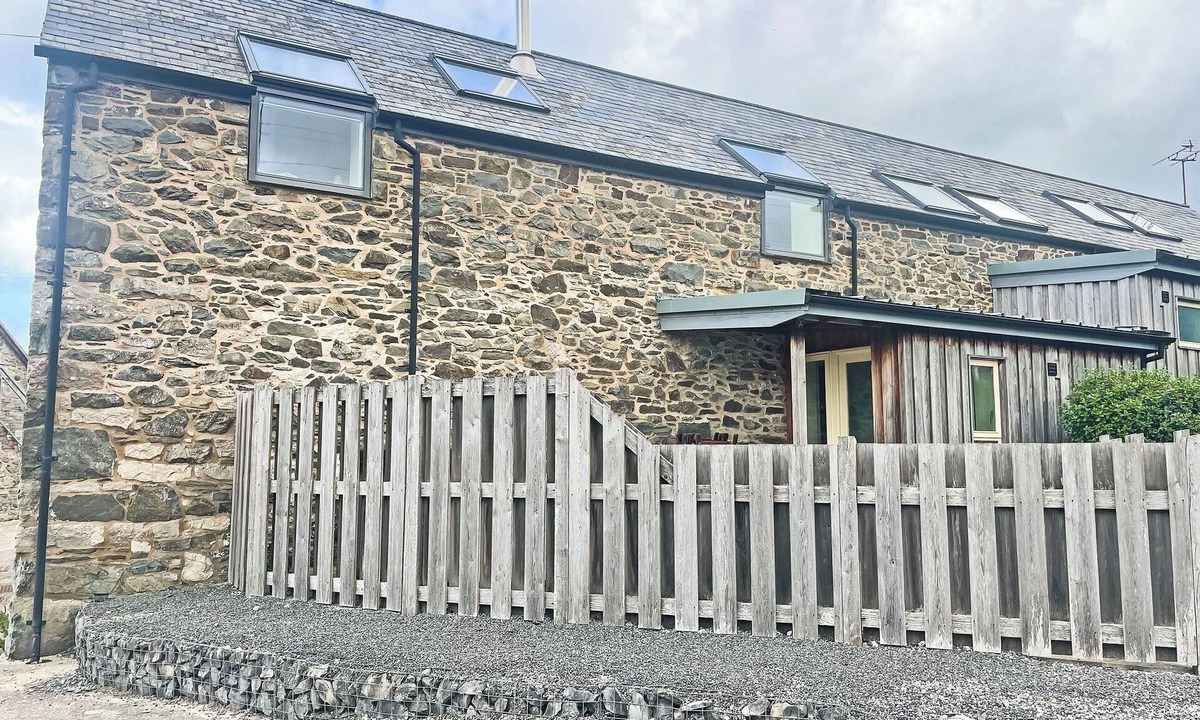Llanfair Talhaiarn Cottage | Smithy Barn - HW7592