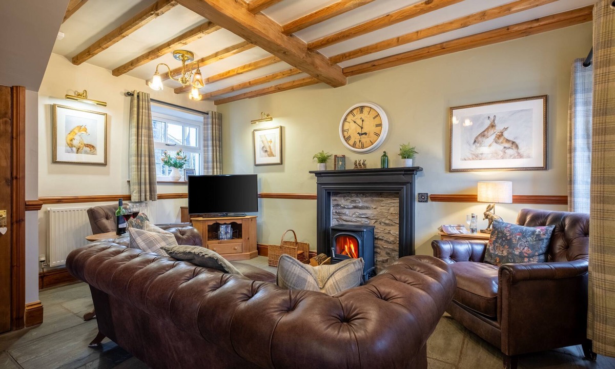 Hawkshead Cottage | Smithy Cottage - sleeps 6, dog friendly, central in Hawkshead with parking