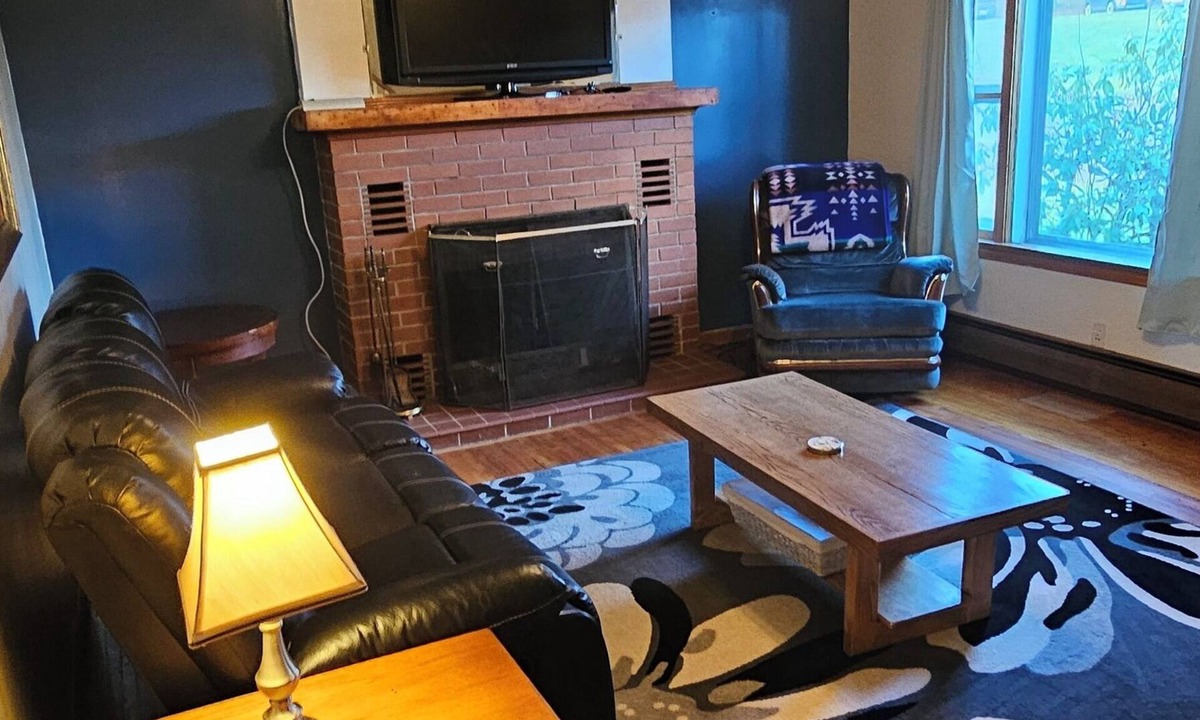 Smethport House | Smitty's Cozy Corner in Smethport, PA. Spaciously 4-bedroom home
