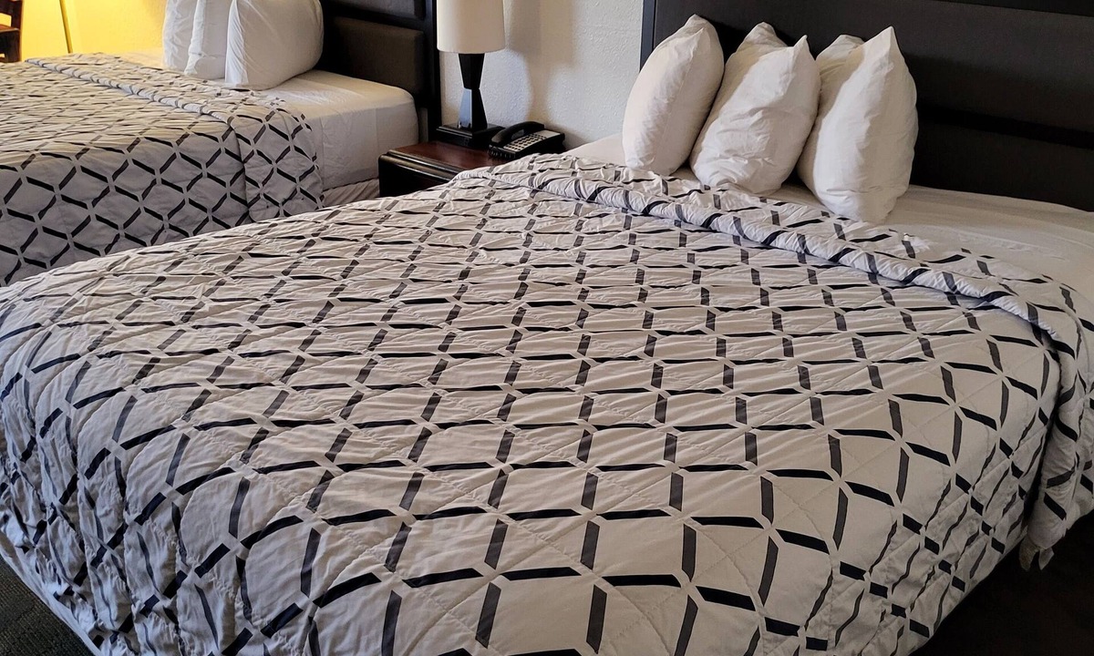 Arlington Hotel | Smokey Point Motor Inn