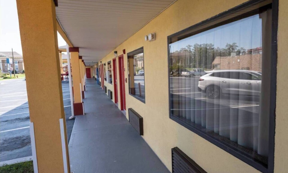 Hawkinsville Apartment | SMOKING DOUBLE SUITE #1