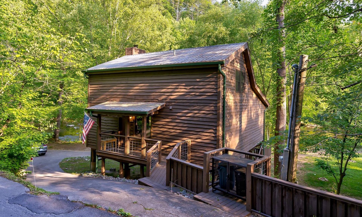Walland Cabin | Smoky Mountain Cabin with Private River Access